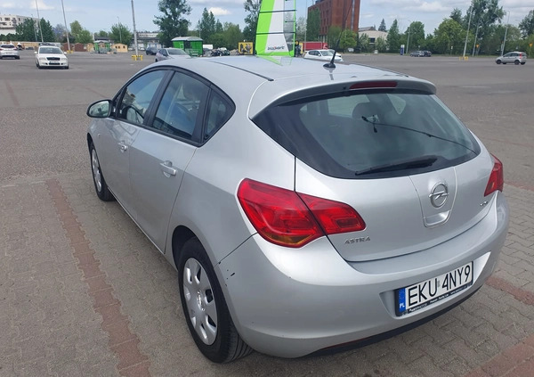 Opel Astra cena 20000 przebieg: 302476, rok produkcji 2011 z Poznań małe 191